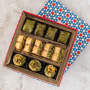 Çeşitli Fıstıklı Baklava Hediye Kutusu – 750g